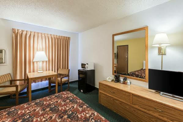 Super 8 By Wyndham Grand Island Hotel Exterior photo